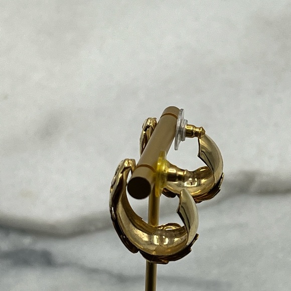 Floral Engraved Pattern on Gold Oval Hoop Earrings - Picture 8 of 12